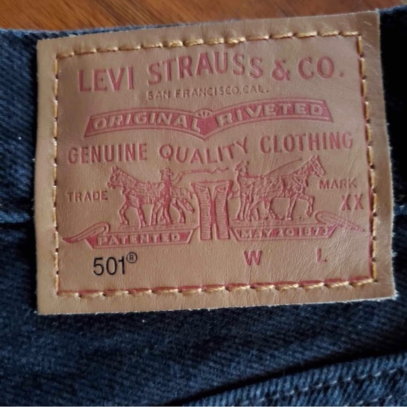 Levi 501 Original Black Distressed Denim Festival Shorts Women’s Size 26 - Picture 9 of 9